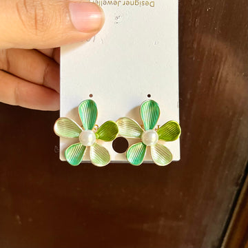 ELEGANT FLORAL STUDS