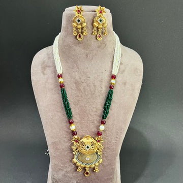 GOLD PLATED WHITE STONES PENDANT WITH EARRINGS