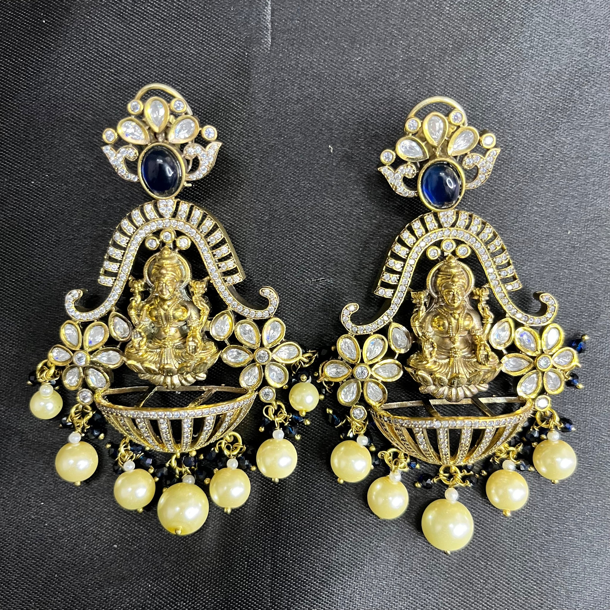 TEMPLE EARRINGS WITH PEARLS