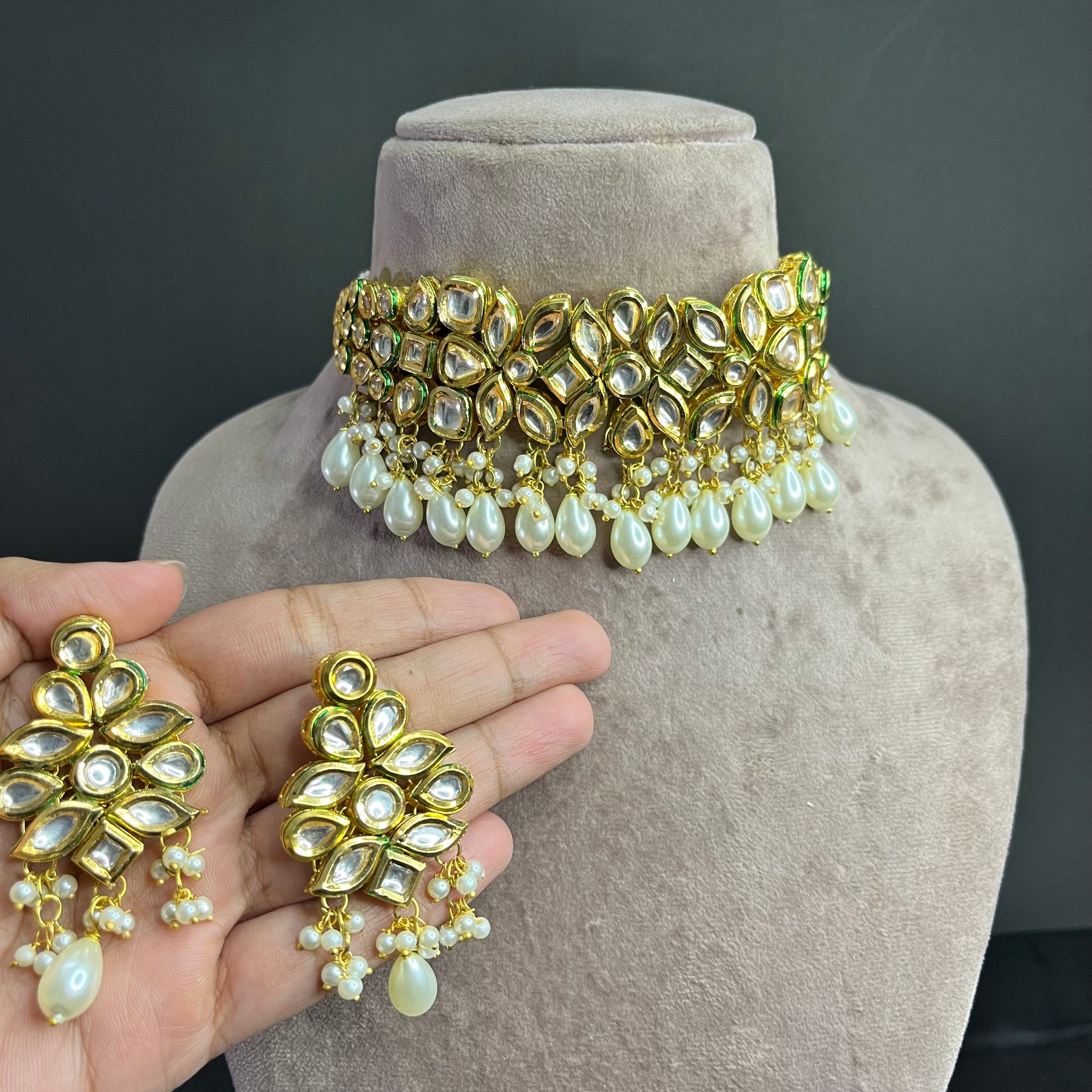 KUNDAN WITH PEARLS CHOKER