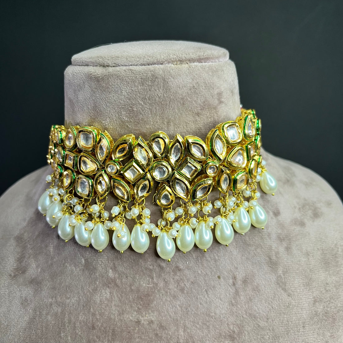 KUNDAN WITH PEARLS CHOKER