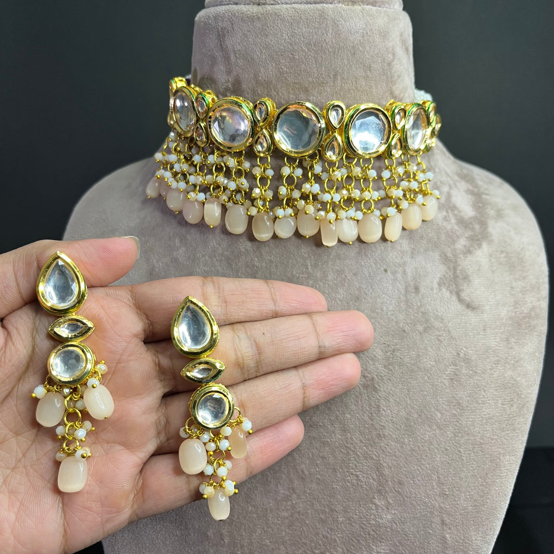 KUNDAN CHOKER WITH ONYX BEADS