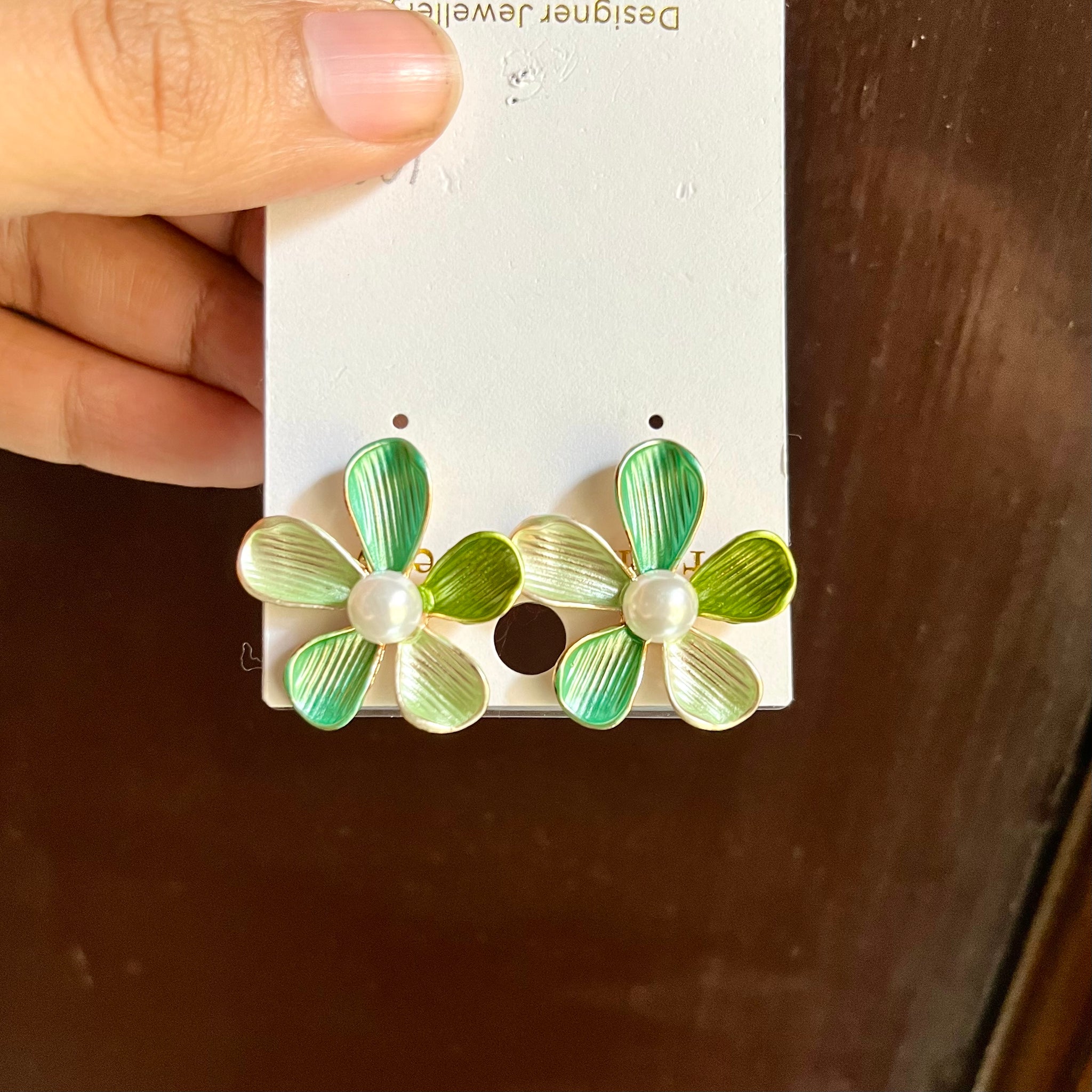 ELEGANT FLORAL STUDS