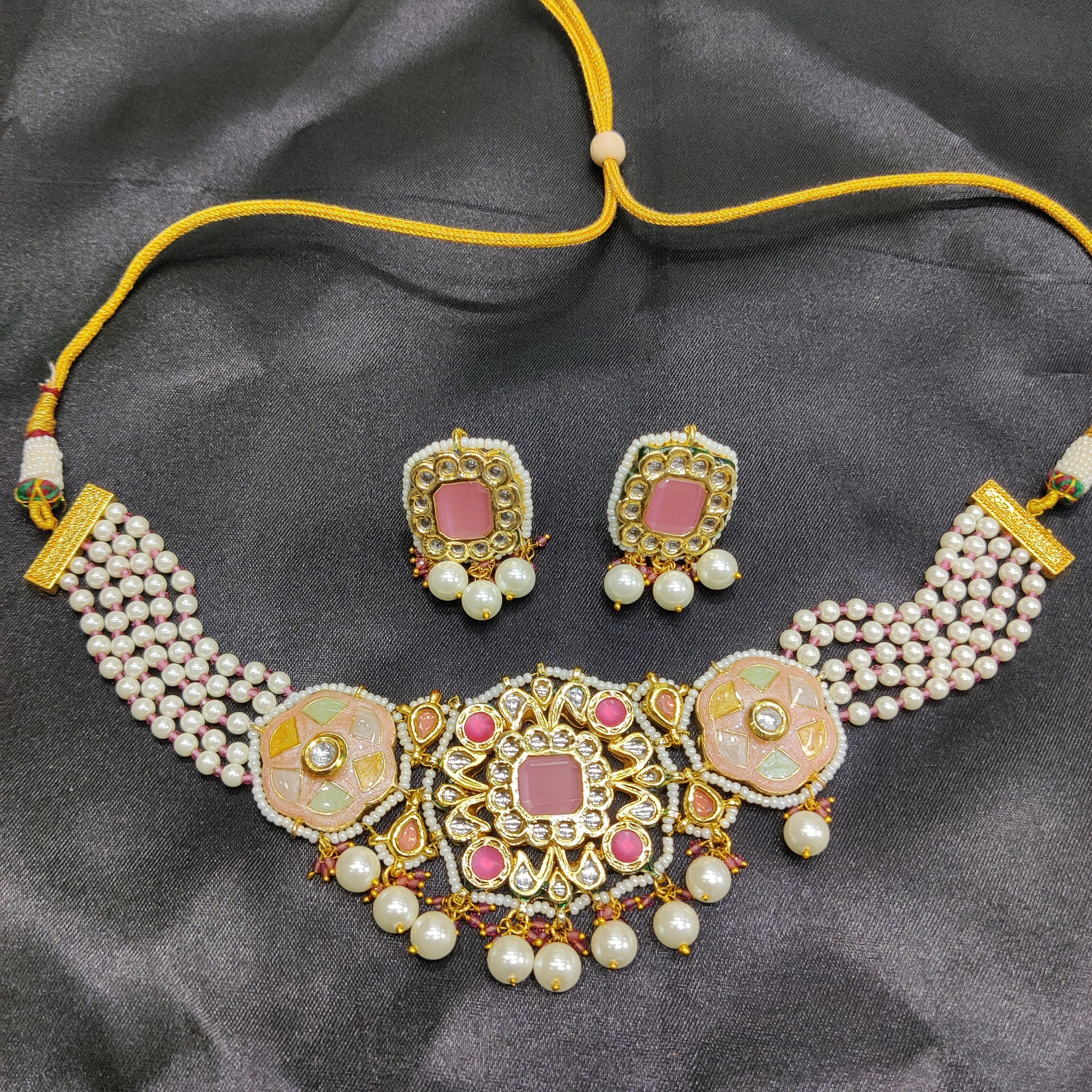 MEENA choker