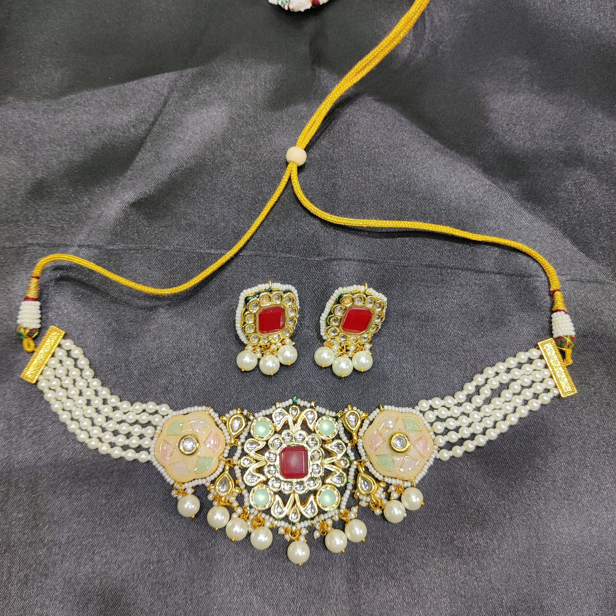 Meena choker